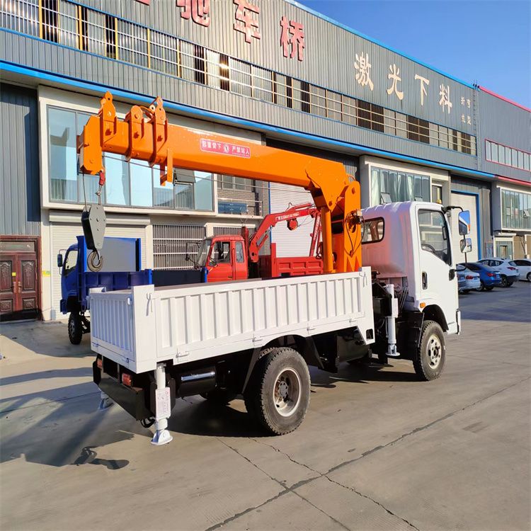 二道区三轮随车吊定制 农用改装机自备吊中瑞长期出售